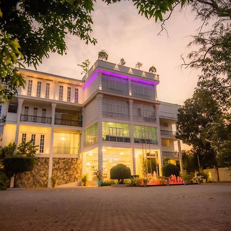 Royal Reach Udawalawe Hotel Exterior photo