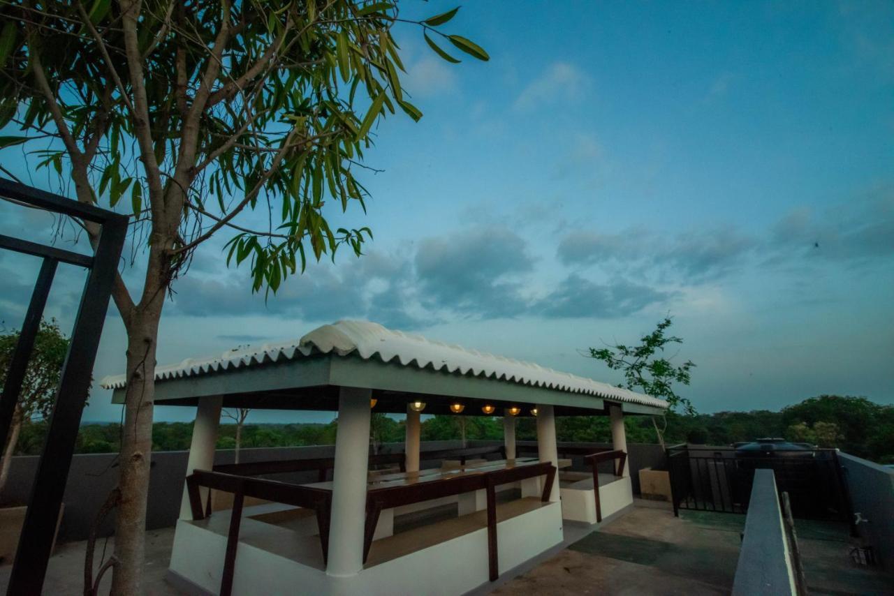 Royal Reach Udawalawe Hotel Exterior photo