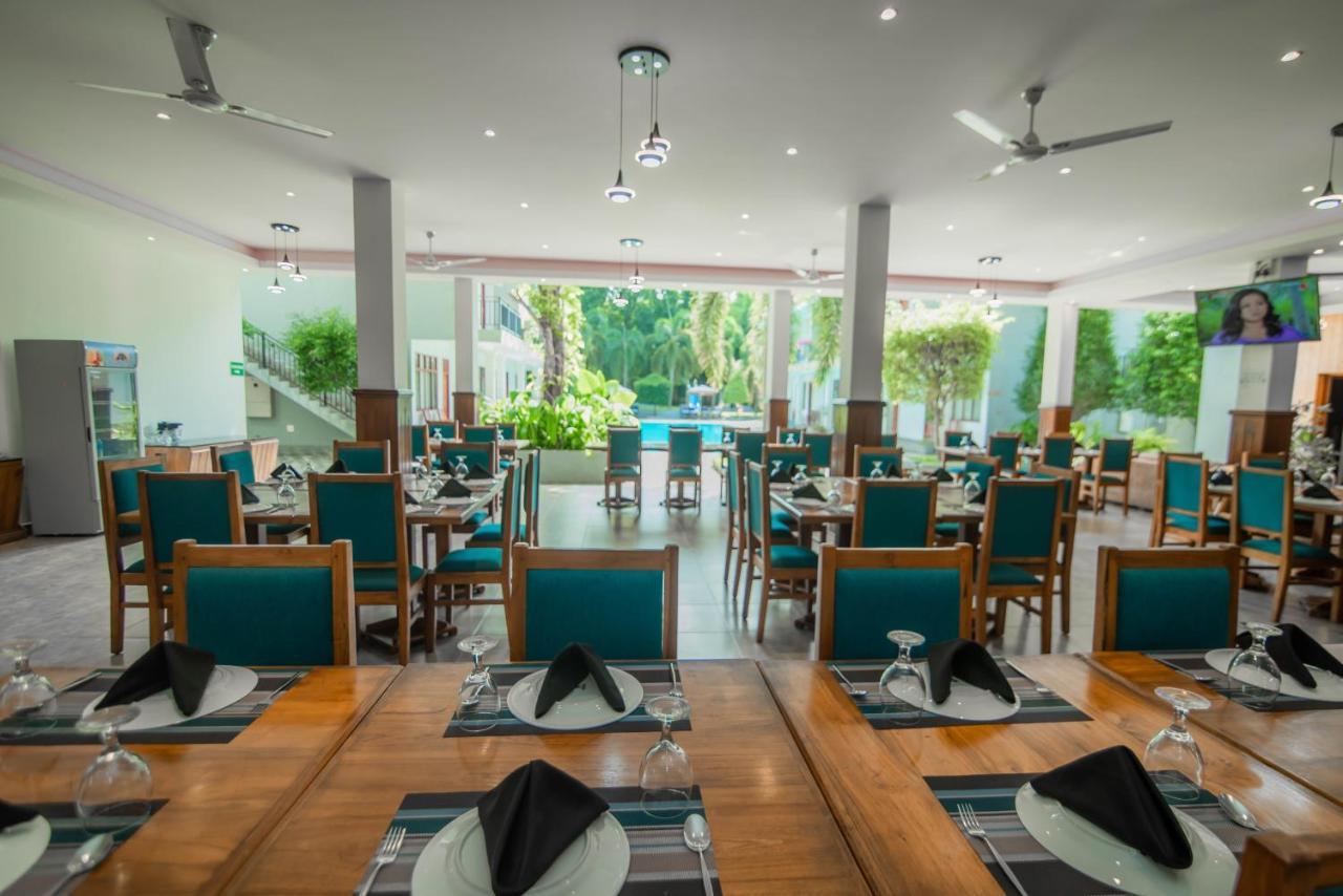 Royal Reach Udawalawe Hotel Exterior photo