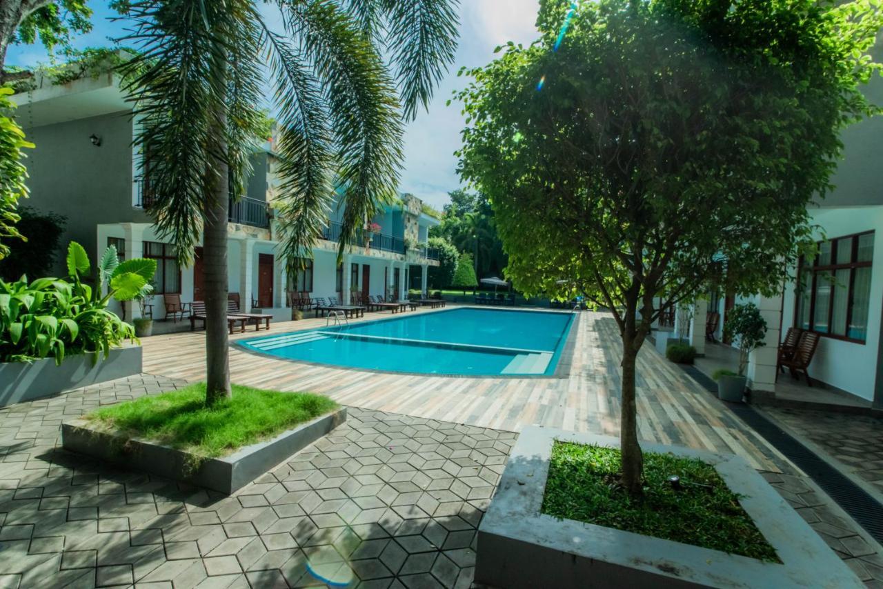 Royal Reach Udawalawe Hotel Exterior photo