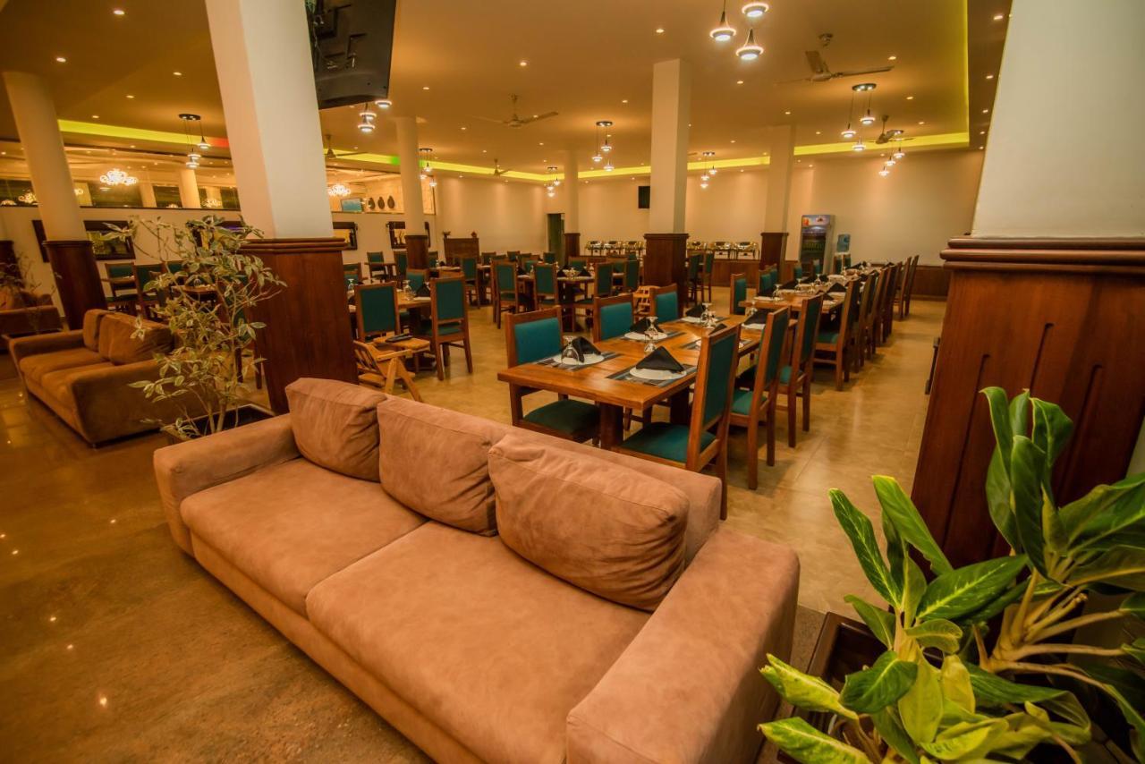 Royal Reach Udawalawe Hotel Exterior photo