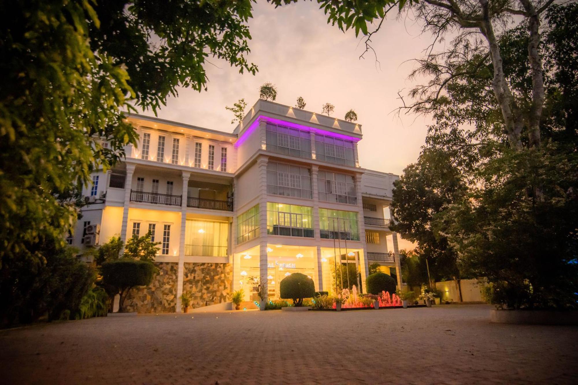 Royal Reach Udawalawe Hotel Exterior photo